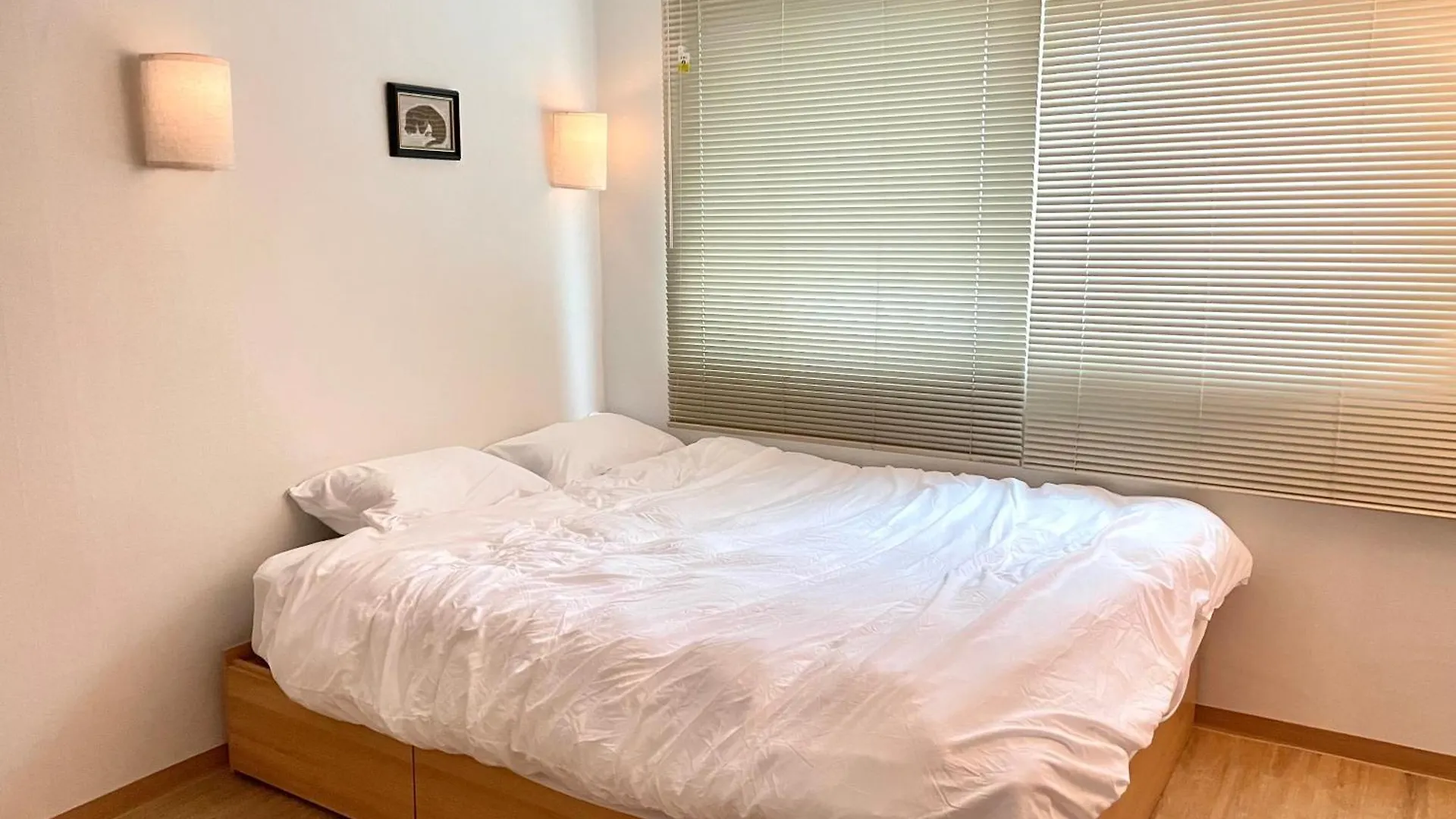 Hapjeong Mangwon Two Room Seul